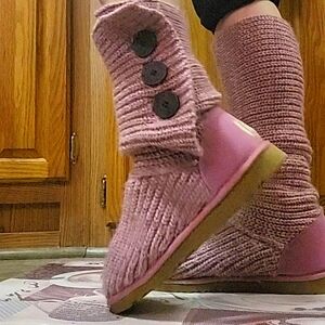 Pink sweater UGGS size 8 womens